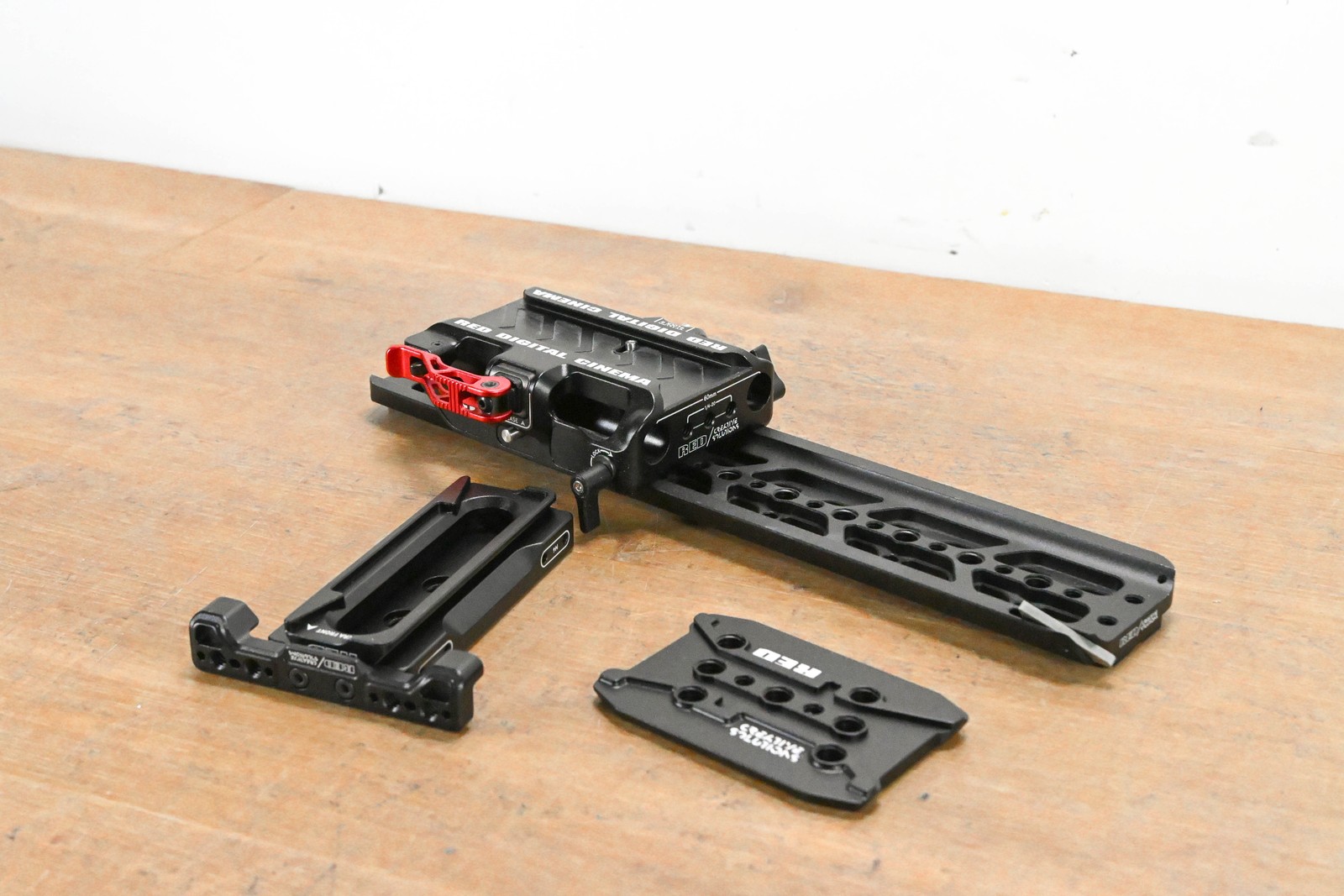 RED Digital Cinema V-RAPTOR QR Platform w/ Arca & Dovetail Plate CG012UN