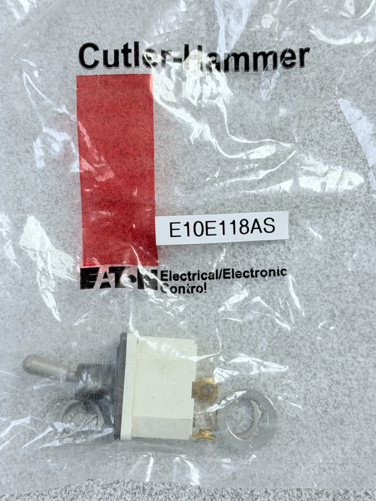 NEW EATON CUTLER HAMMER E10E118AS Environmentally Sealed Toggle Switch 1 Pole