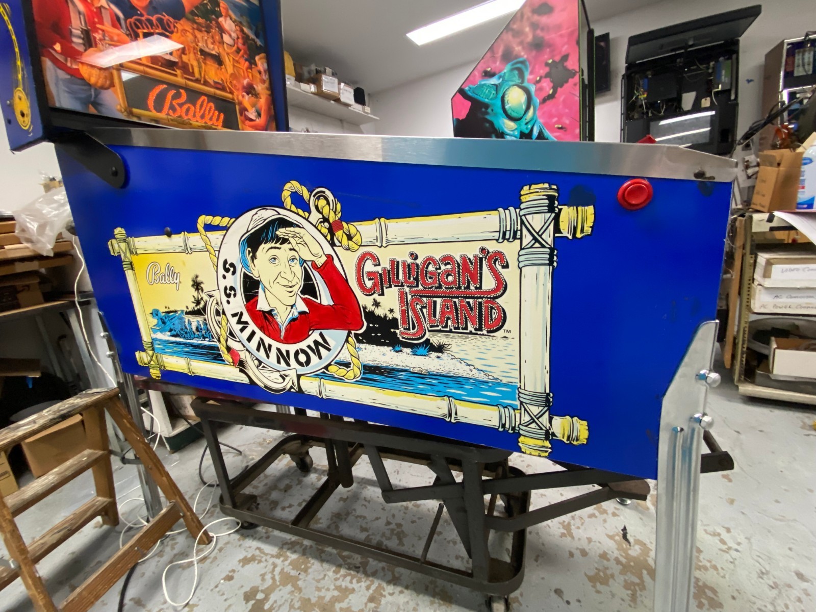 Gilligans Island   Pinball Machine