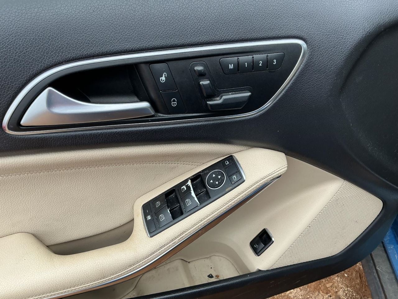 GLA250 2015 Glove Box 4972665