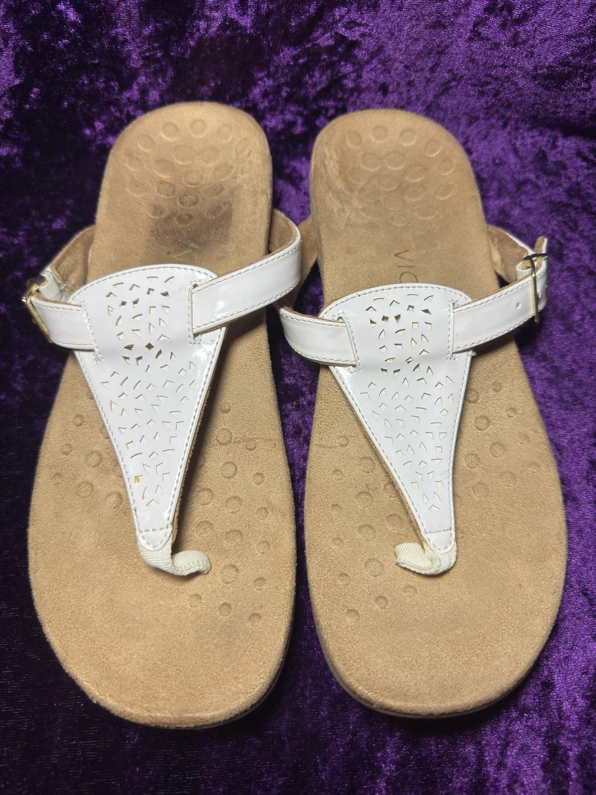 Vionic Tropez Thong Sandals Womens Sz 10 White Patent Leather Comfort Casual
