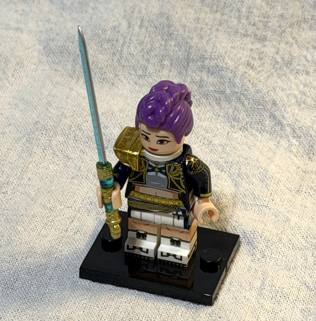Rumi- Custom Minifigure- Huntrix Themed, HUNTR/X- Black Armor