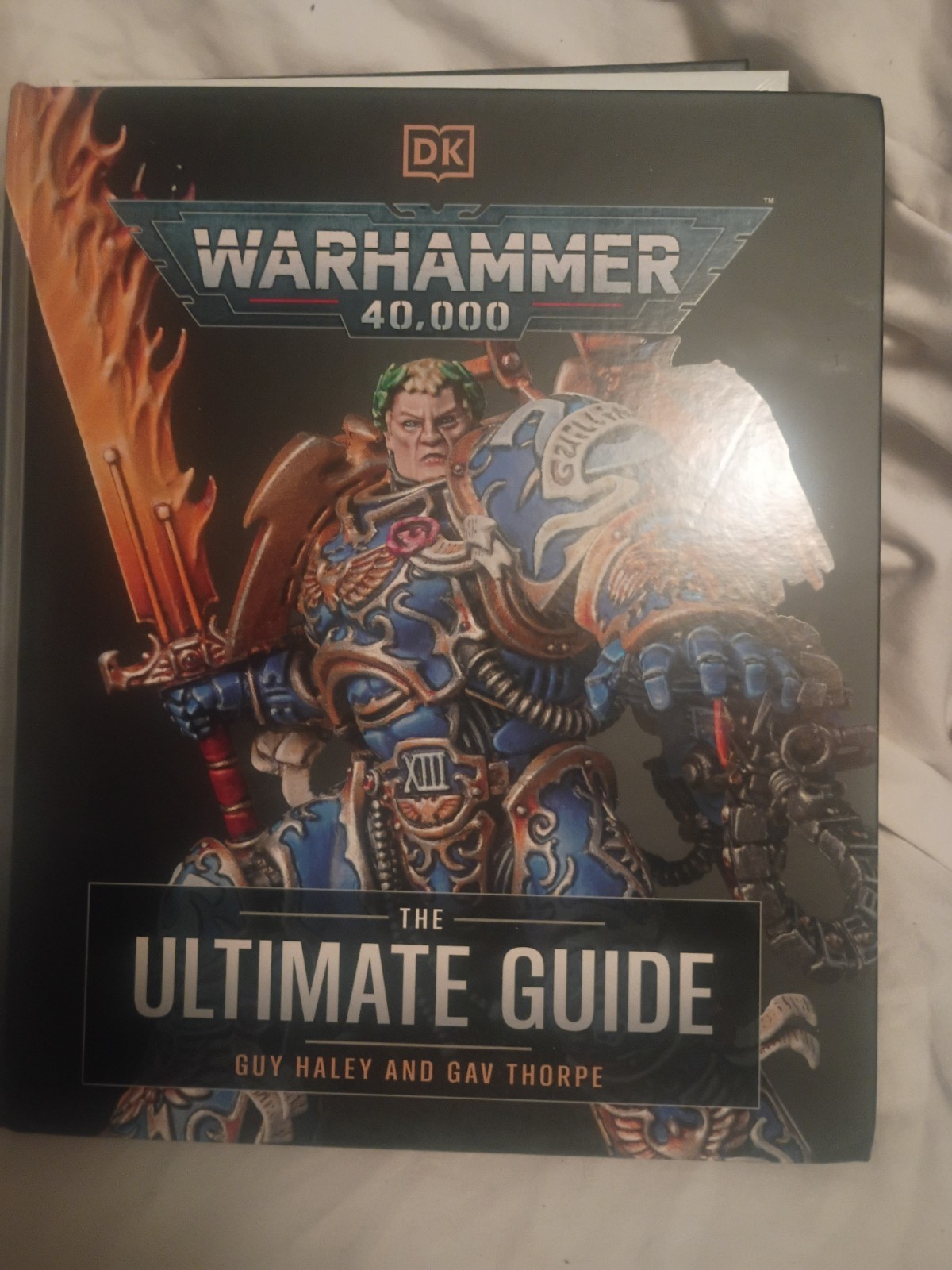 Warhammer 40k - The Ultimate Guide (Hard Cover)