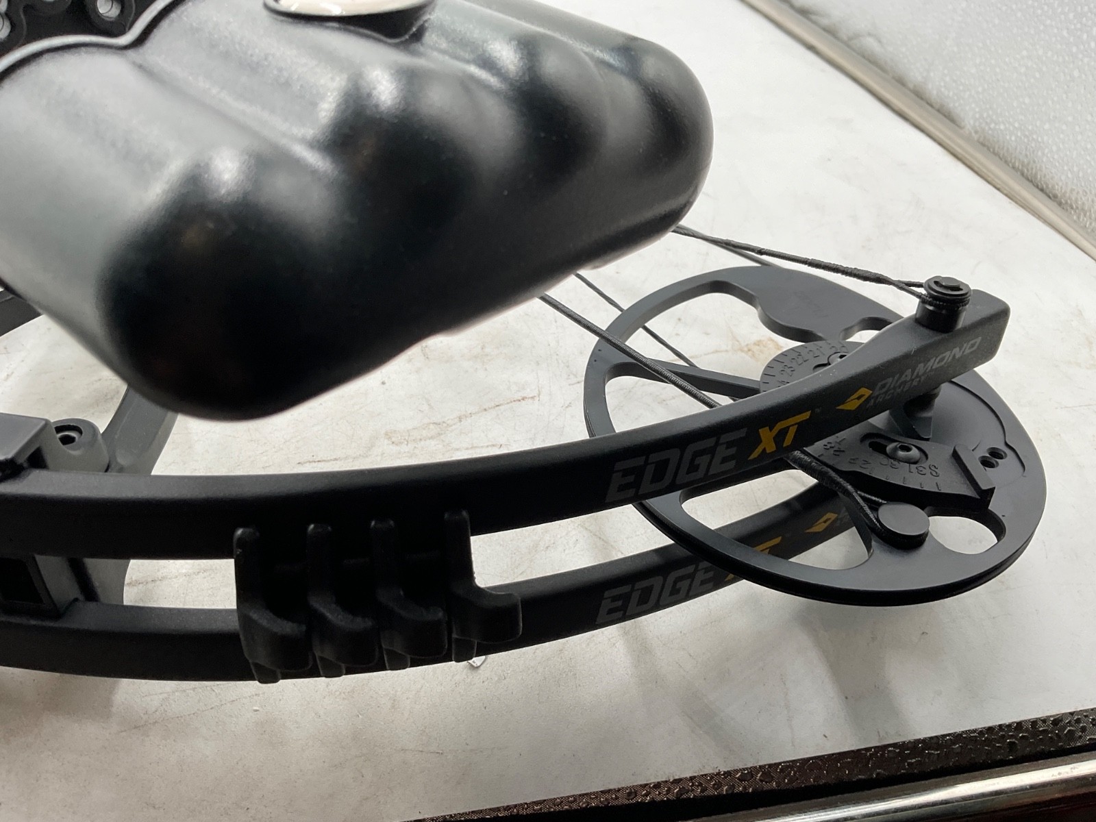 Diamond Bowtech Infinite Edge XT BLACK OPS Compound Bow UPGRADE PKG RH