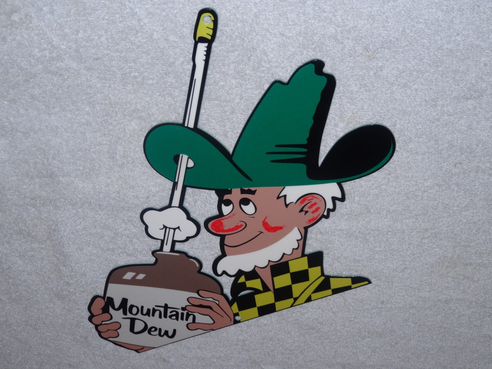 VINTAGE MOUNTAIN DEW HILLBILLY SHOOTS HOLE IN HAT W/ JUG METAL SODA GAS OIL SIGN