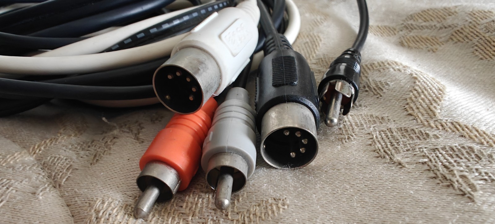 Hosa Commodore 64 midi interface audio cables Vintage