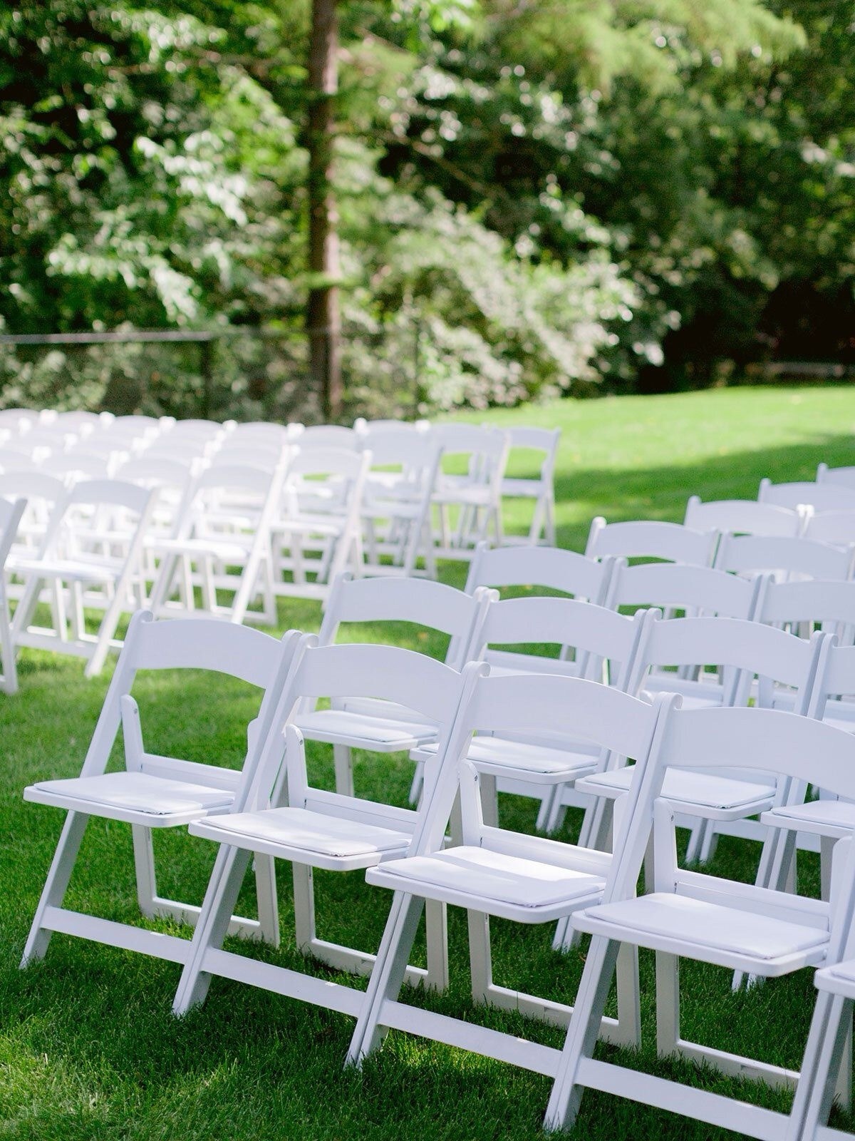 MKY White Resin Folding Chairs 4 PCS/CTN Event Banquet Restaurant Seating