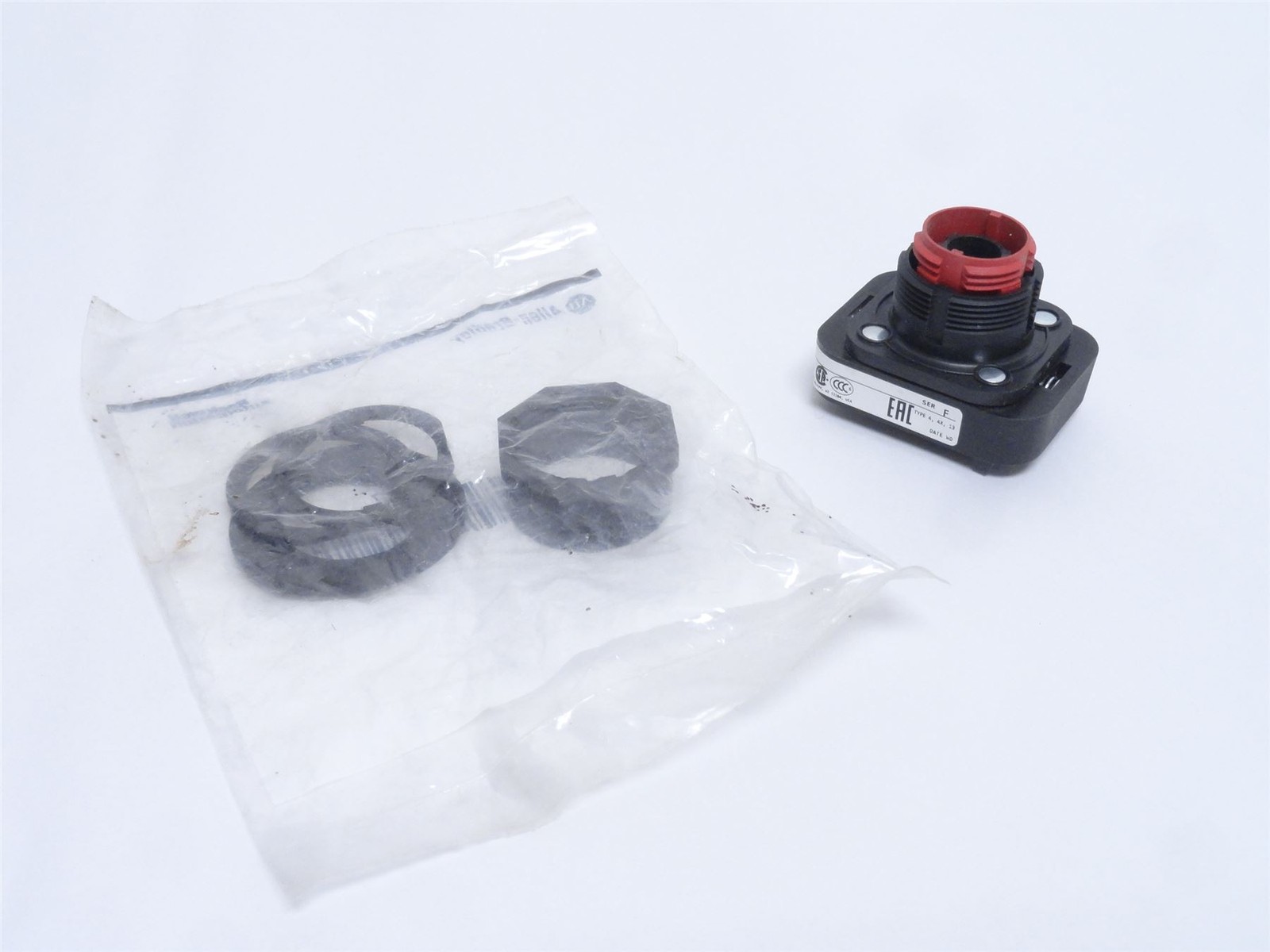 249240 New-No Box; Allen-Bradley 800H-FRXT Push/Pull Switch; -Position; No Cap