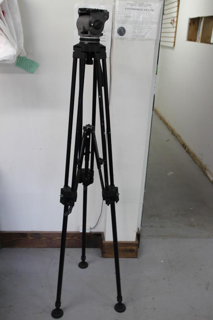 Cartoni Focus Fluid Head and tripod stand