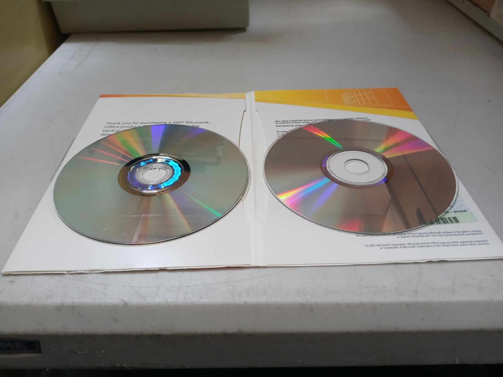 Microsoft Office Ultimate 2007 with Product Key 2 CD Package for Windows XP