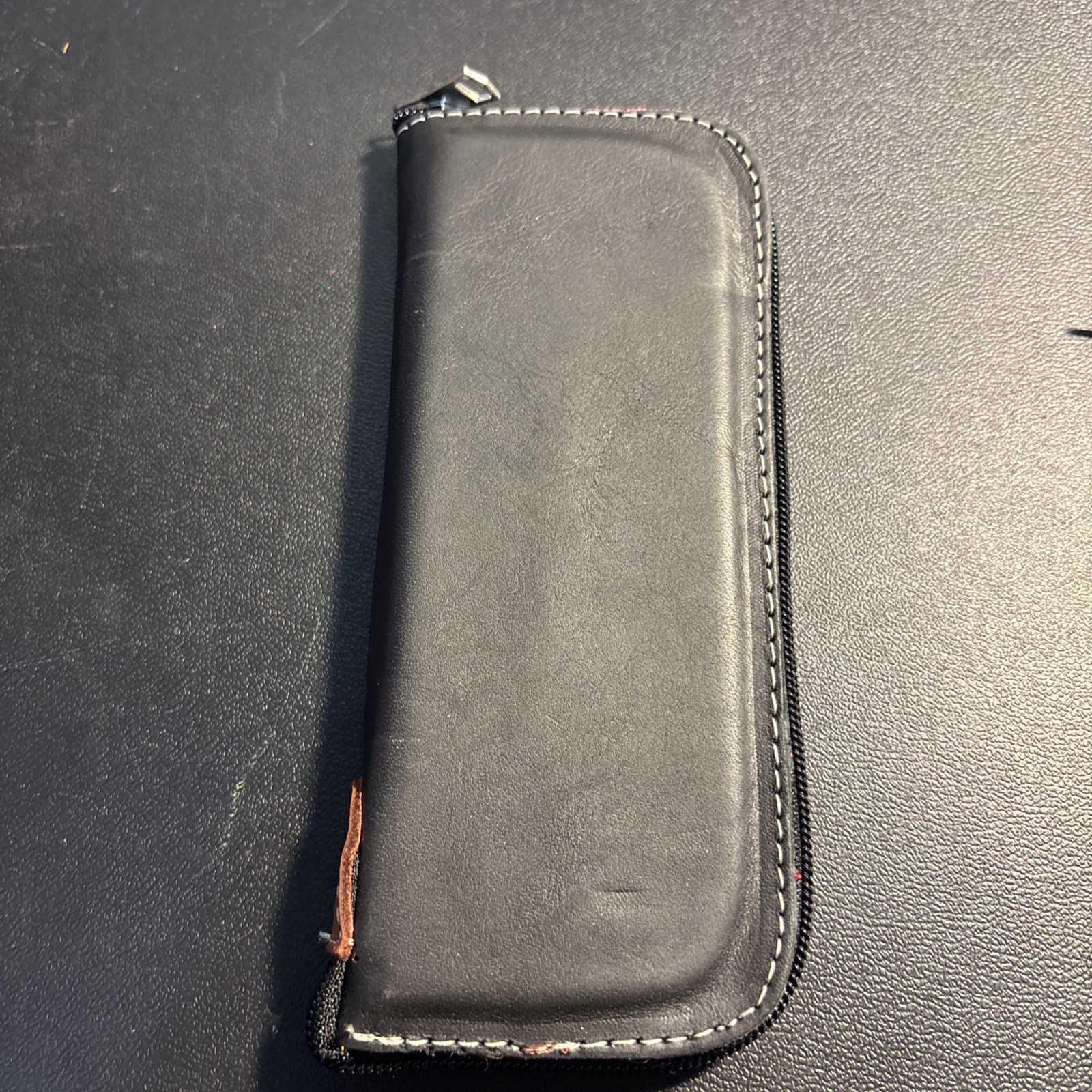 Cartera para gallos de cuero con himan