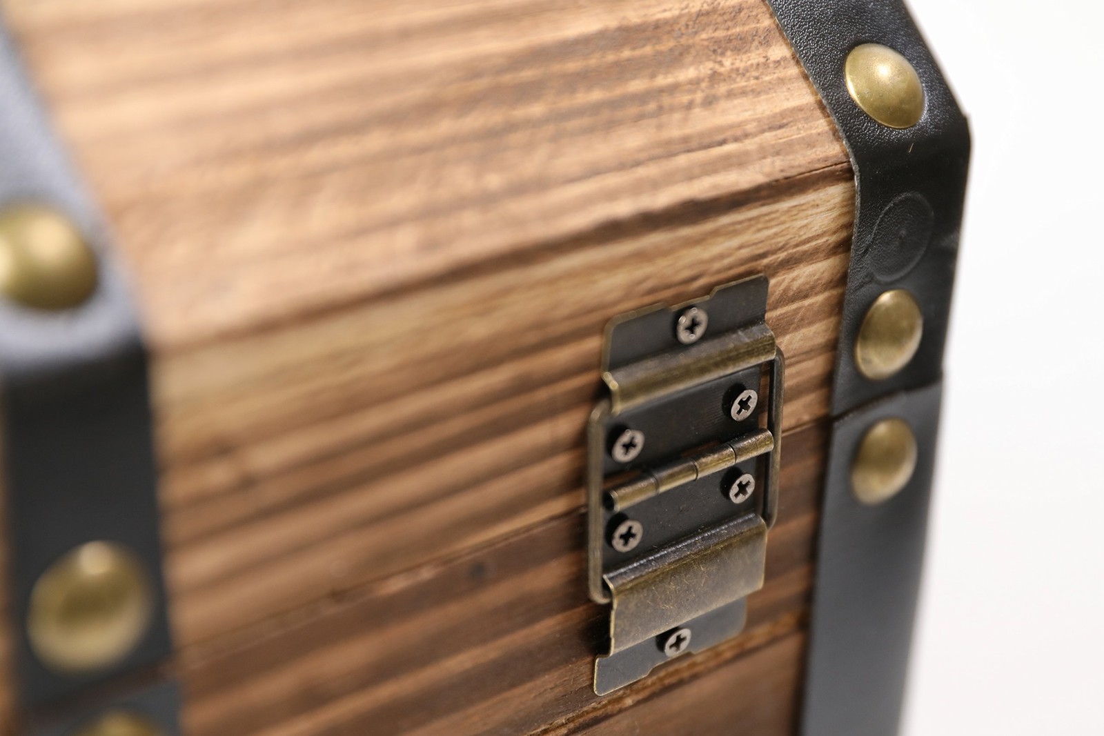 Lockable Large Wooden Pirate Trunk with Lion Ring Handles