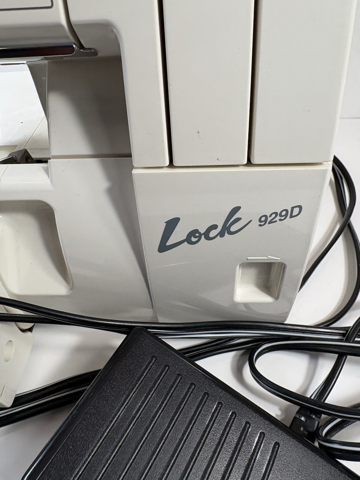 Brother Lock 929D Serger Overlock Sewing Machine w/ Pedal