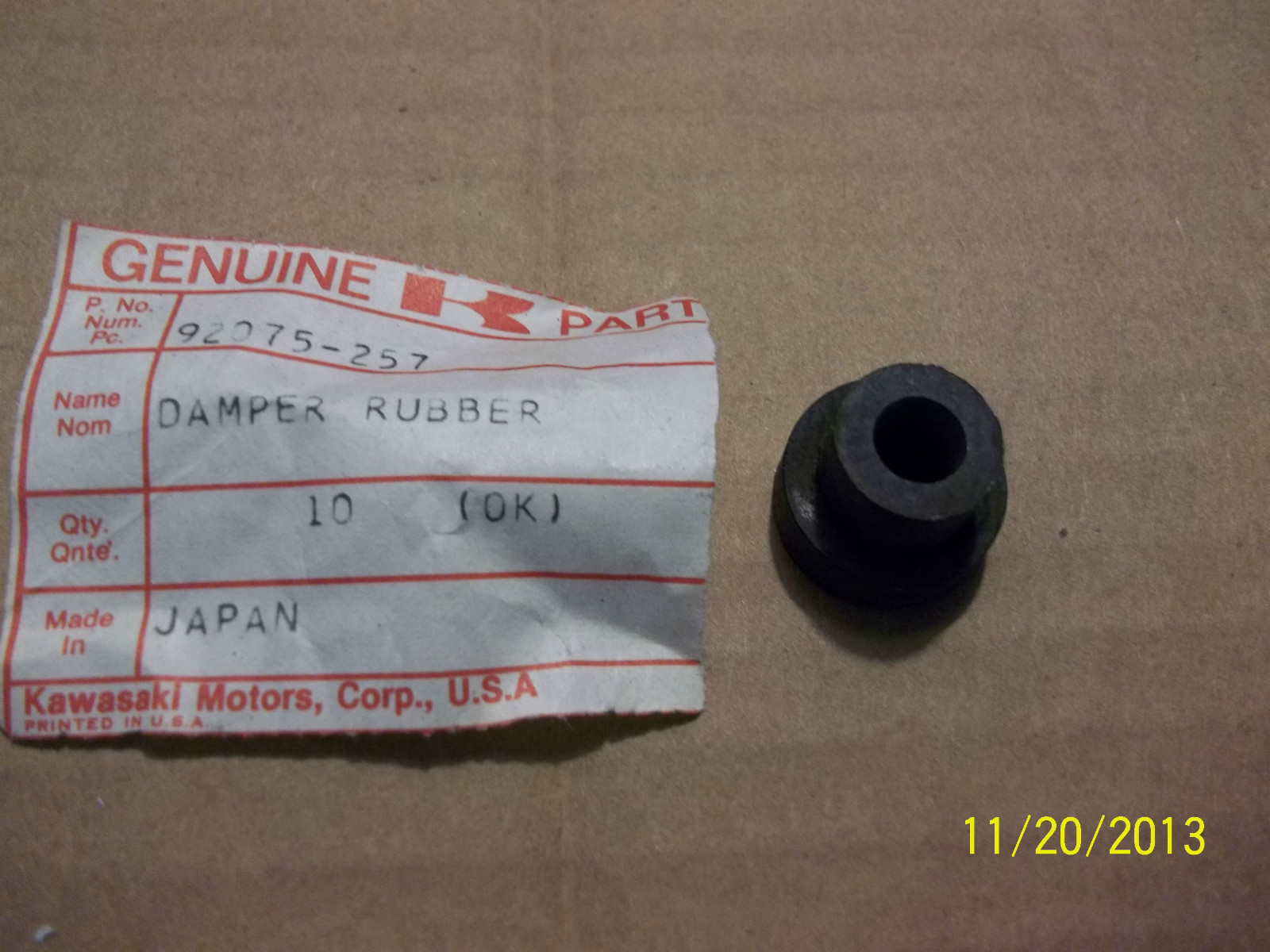 KAWASAKI KZ400 NEW INSTRUMENT METER BRACKET RUBBER DAMPER KZ 400 92075-257