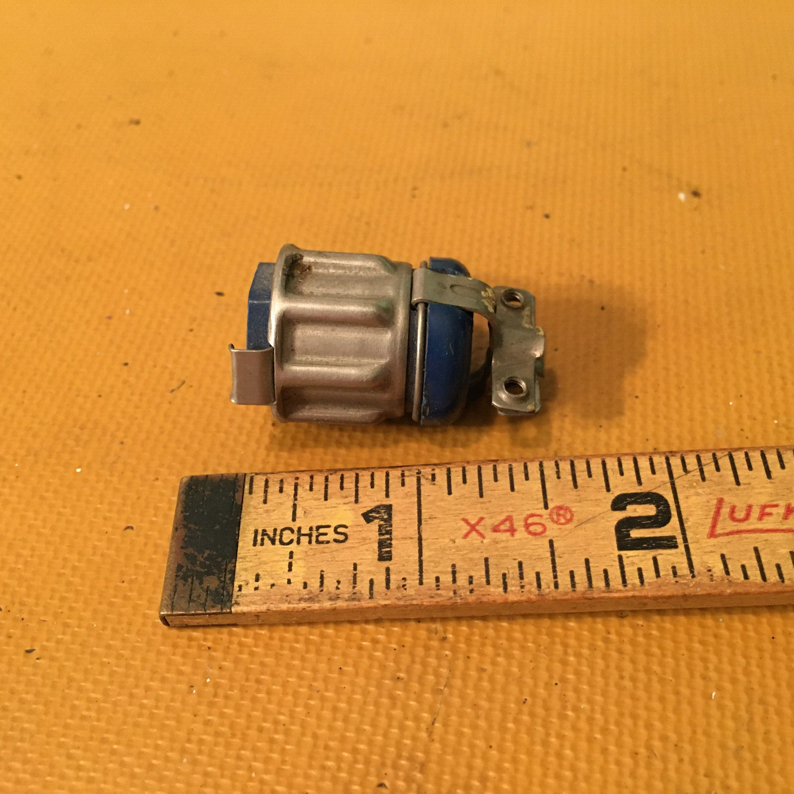 1 Amphenol 7 pin Female Circular Connector
