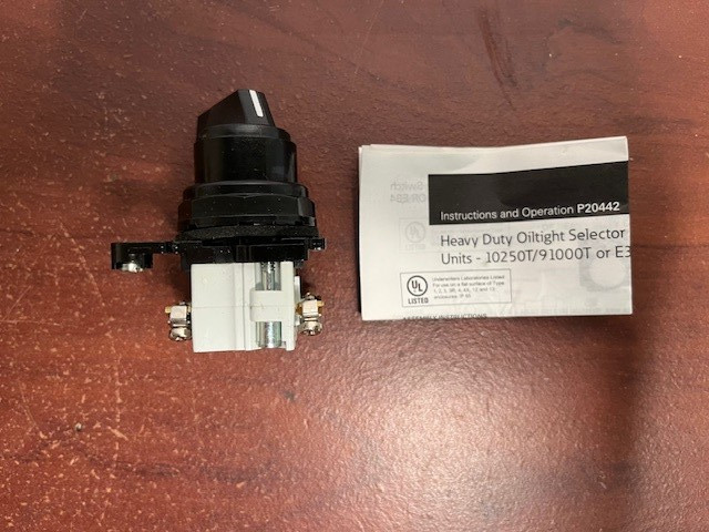 EATON CORPORATION E34VFBL1-X1 E34 Pushbutton, E34, 30.5 mm New