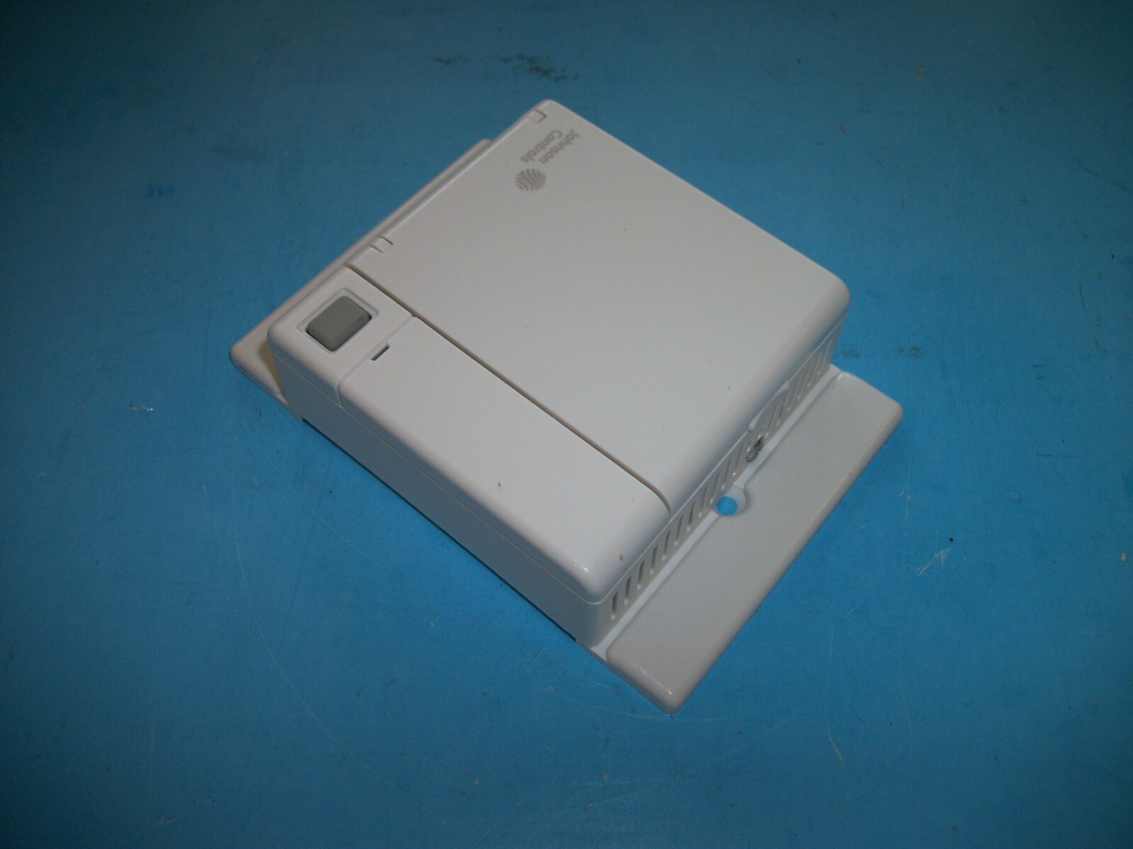 Johnson Controls HC-6703-4ND0W Zone/ Wall Mount Humidity Controller White