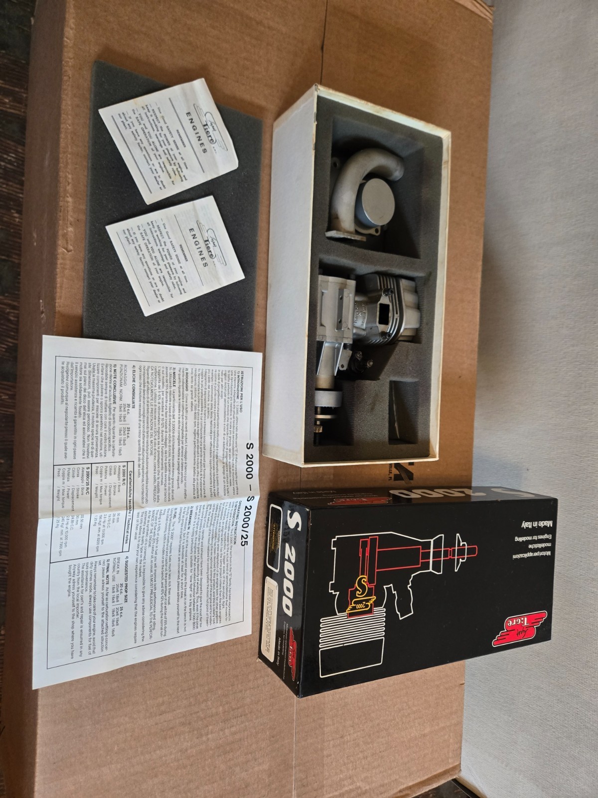 Super Tigre 25cc S2000 glow RC model airplane engine with muffler and props, NOS
