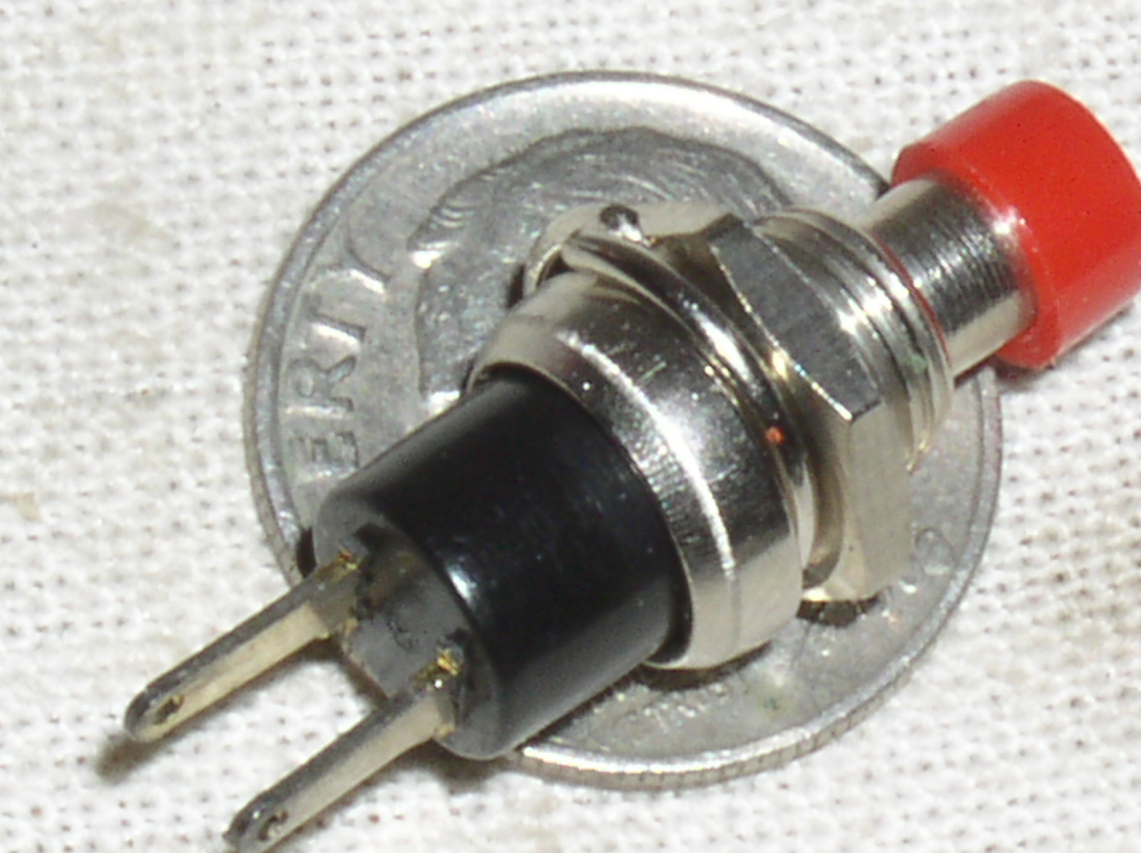 ONE MINI RED 3 AMP 3A A N/O HOBBY MOMENTARY PUSHBUTTON PUSH BUTTON SWITCH USA