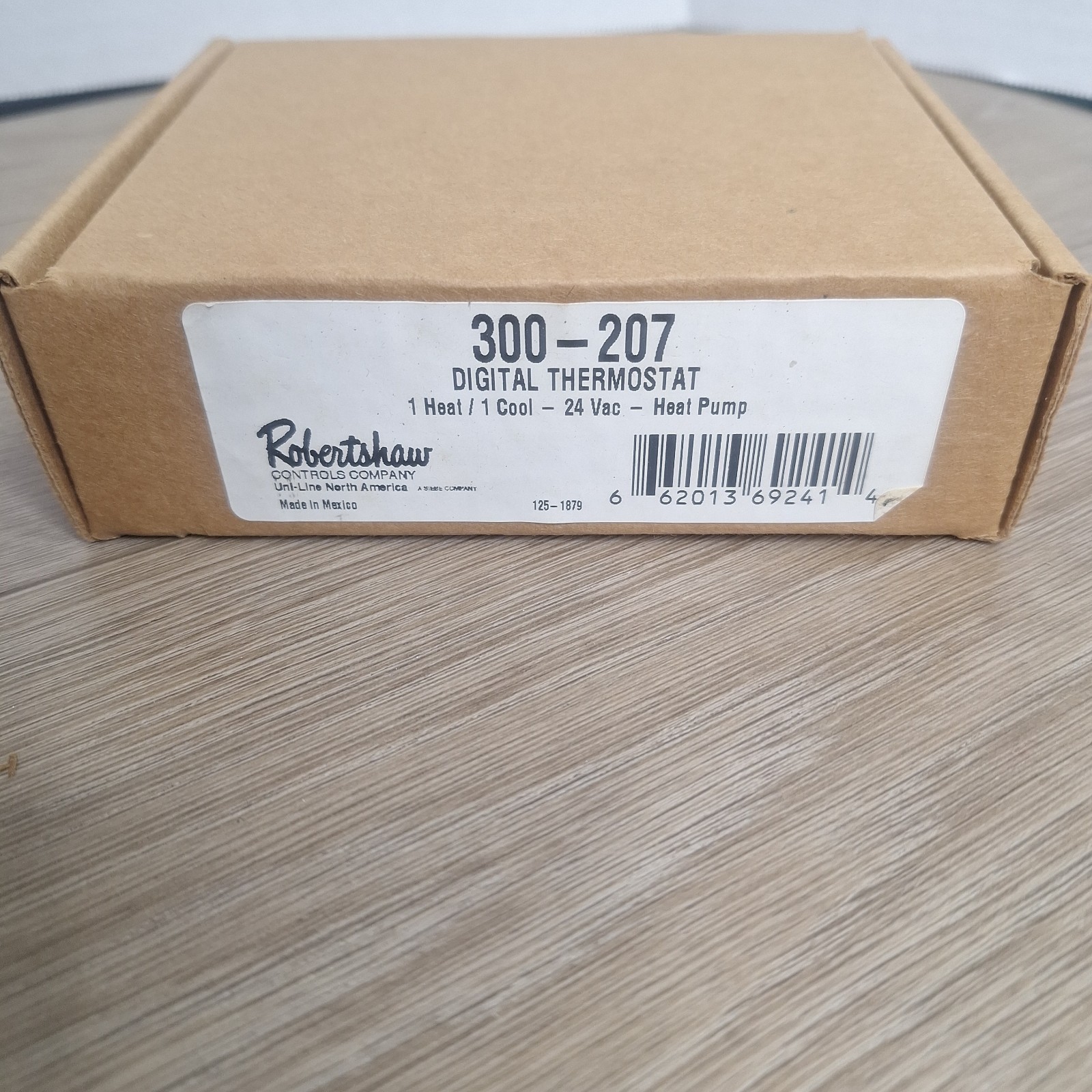 Robertshaw 300-207 Digital Non-Programmable Thermostat 1H/1C for Heat Pump