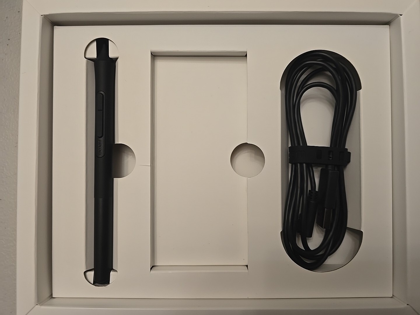 Wacom Intuos CTL-4100 Small Drawing Tablet - Black