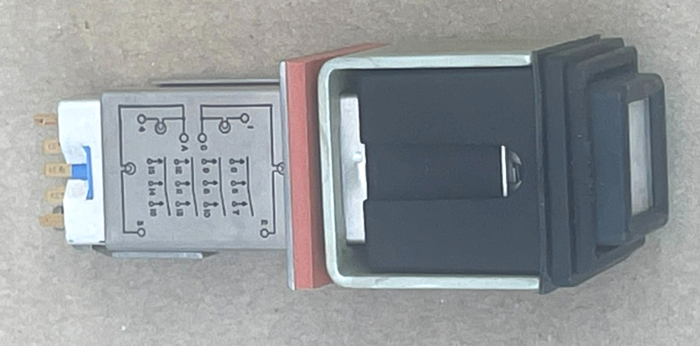 Staco Switch R59 / 0004-02, Pushbutton Switch