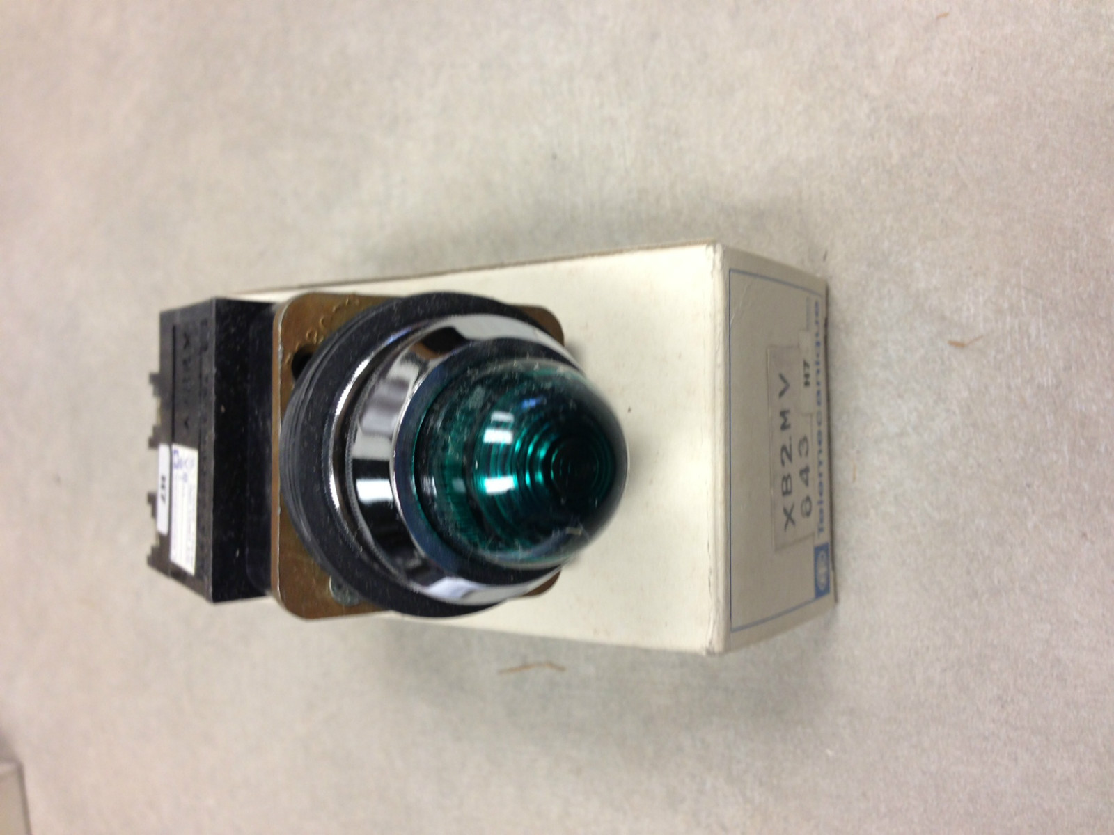 XB2MV843H7 Telemecanique Pilot Light 220-240V Green Lens NIB