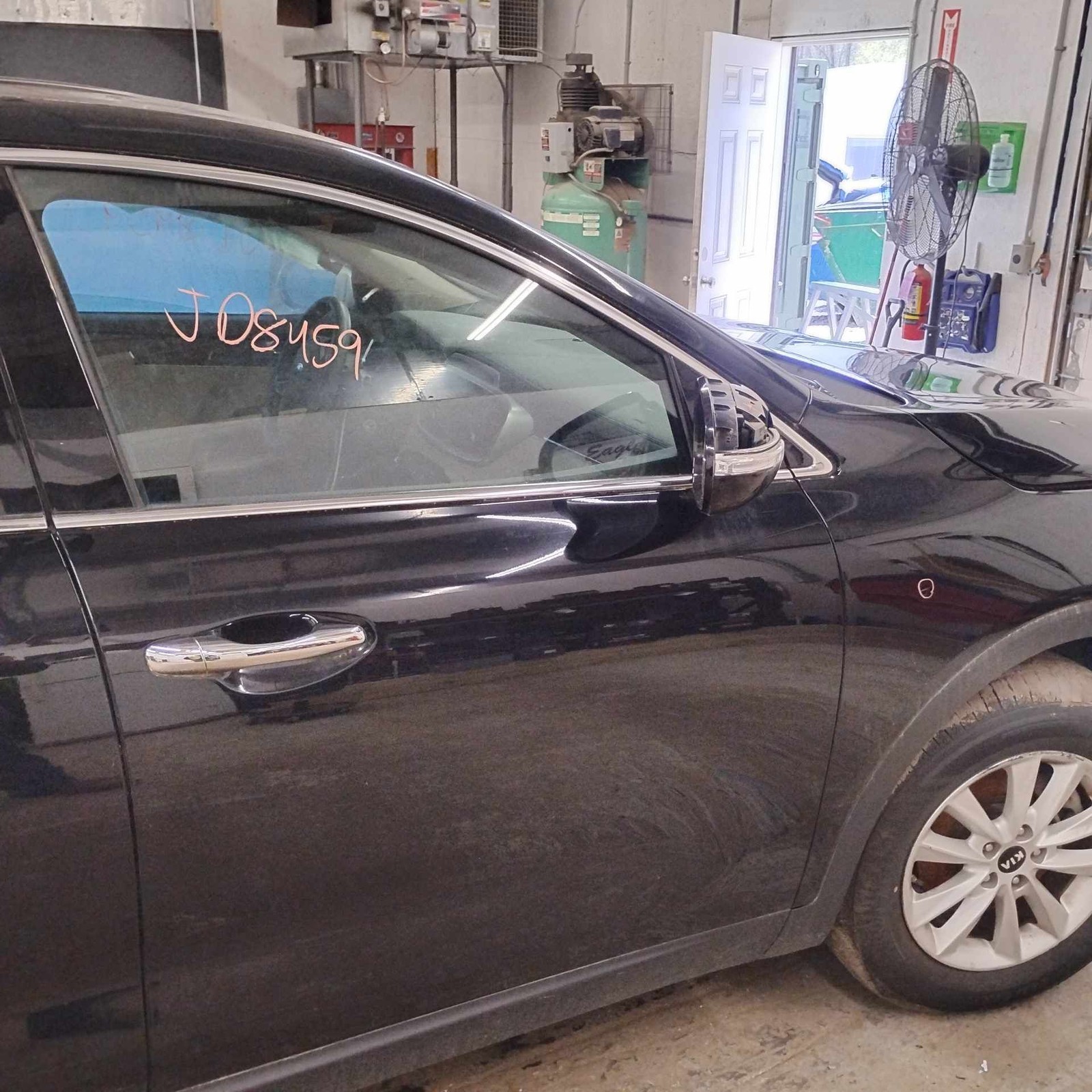 Spindle Knuckle Front KIA SORENTO Left 19 20