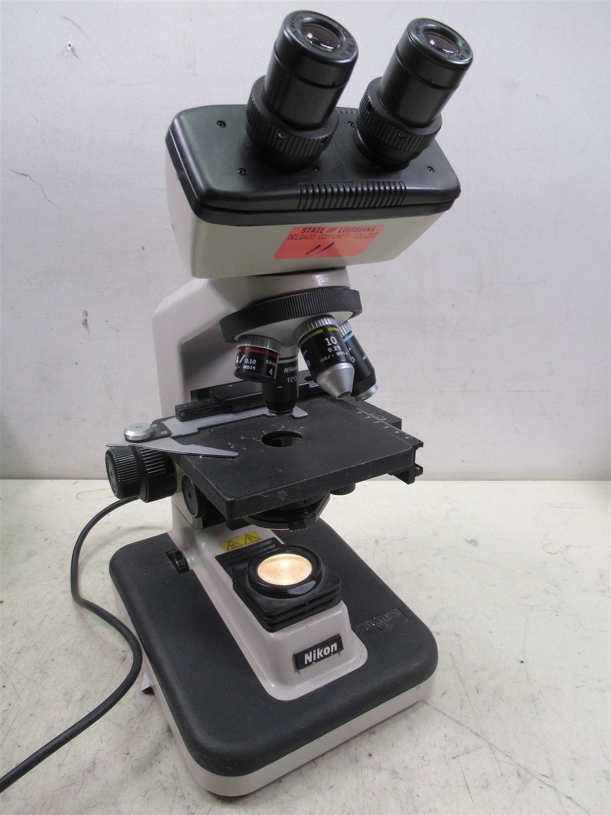 Nikon YS2-H Binocular Microscope with 4 Objectives & 2 Eyepieces & Light Source