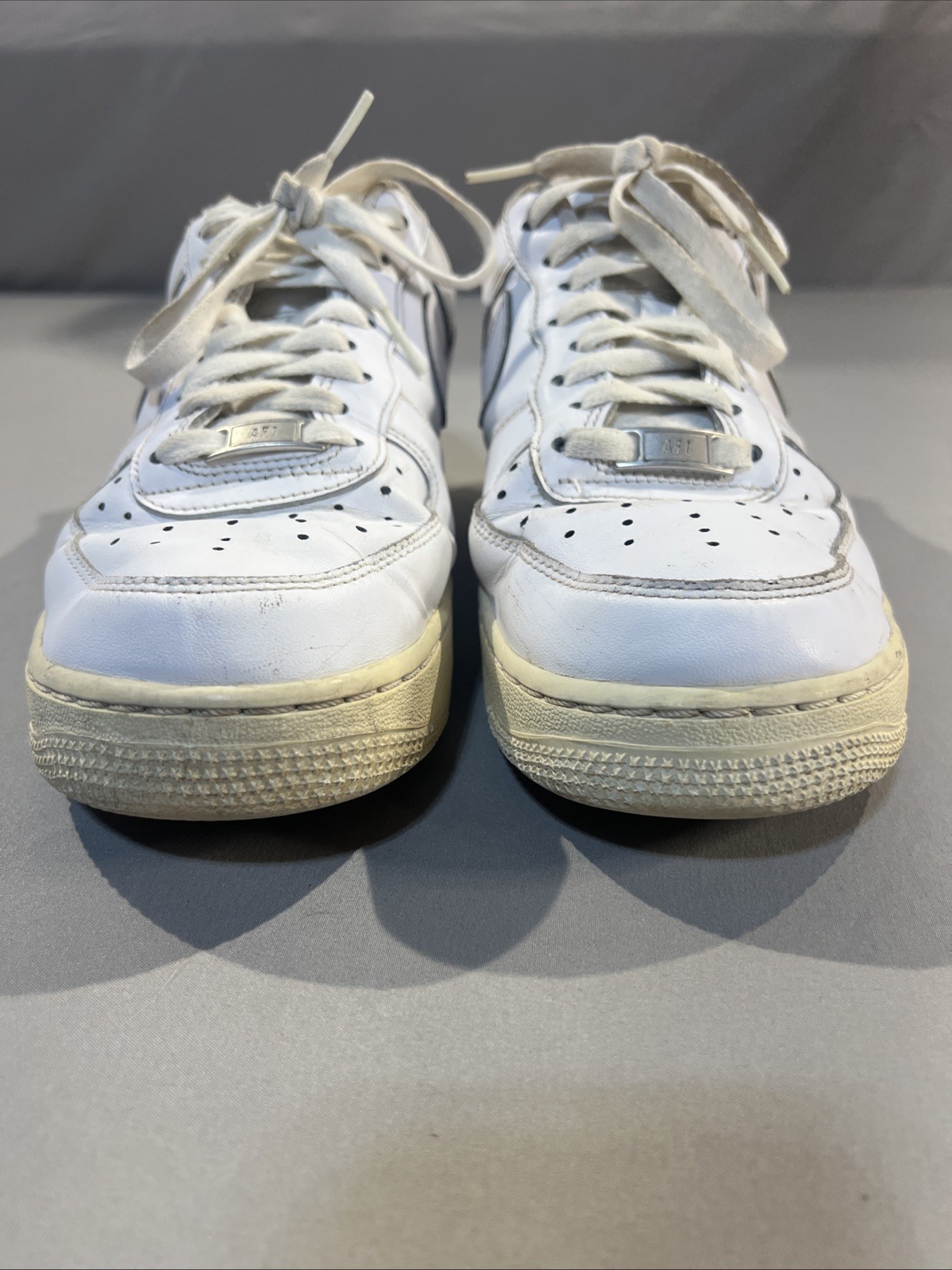 Men’s Size 9.5 Nike Air Force 1. White