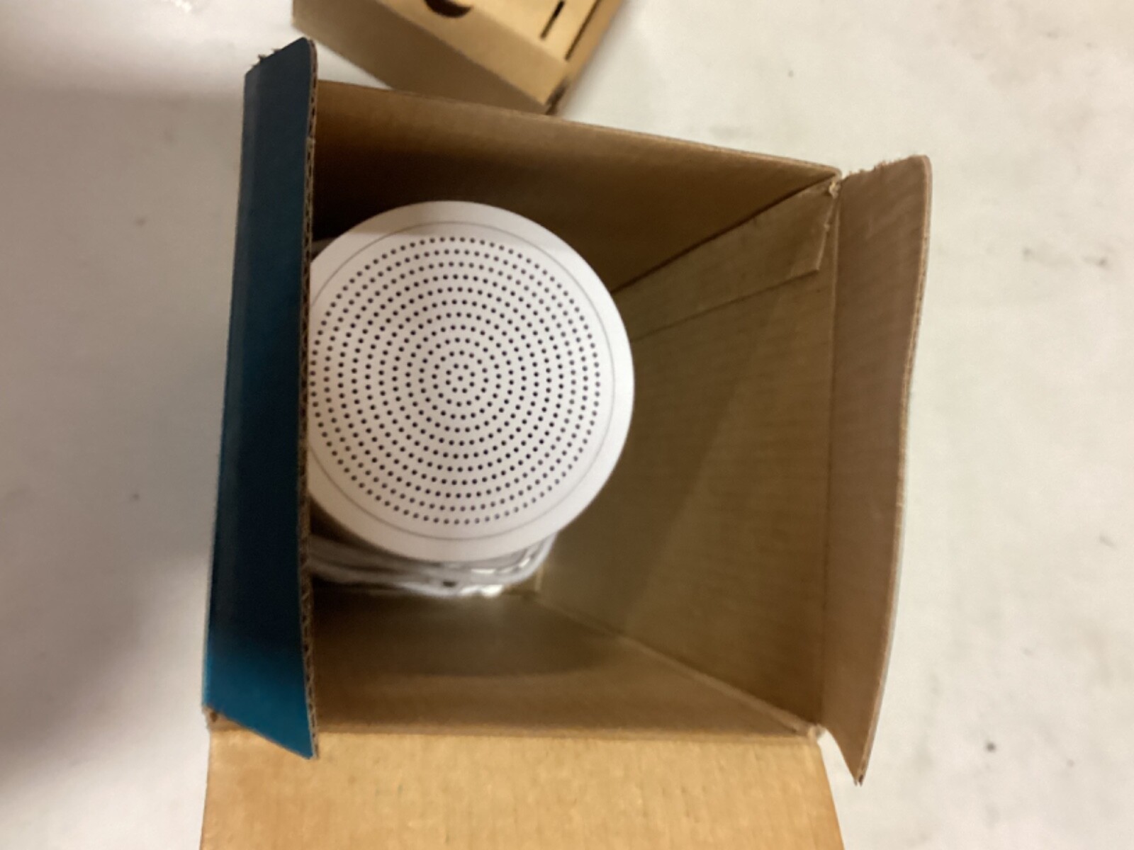 SimpliSafe Home Security System Base Station SSBS3 in Excellent Pre Owned Cond