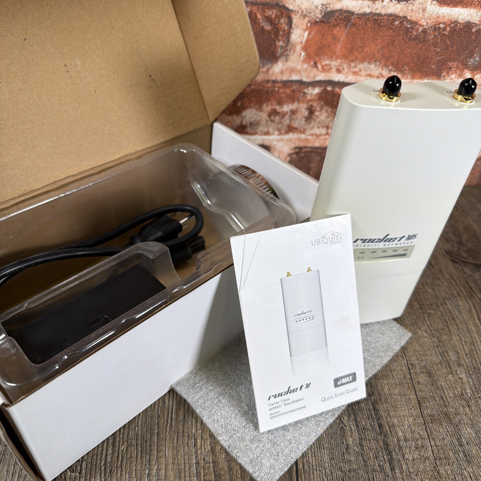 Ubiquiti Rocket M5 airMAX 5GHz BaseStation Radio Preowned in Factory Box