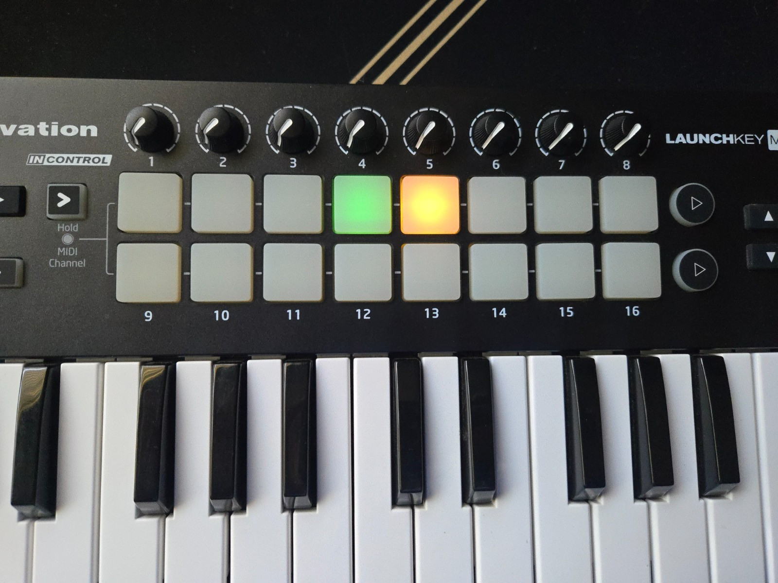 Novation Launchkey Mini MK2 MIDI Keyboard Controller w/ Box & USB Cable