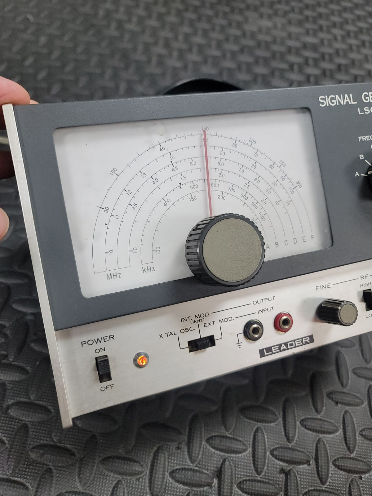 Leader Model: LSG-16 Signal Generator - AS IS