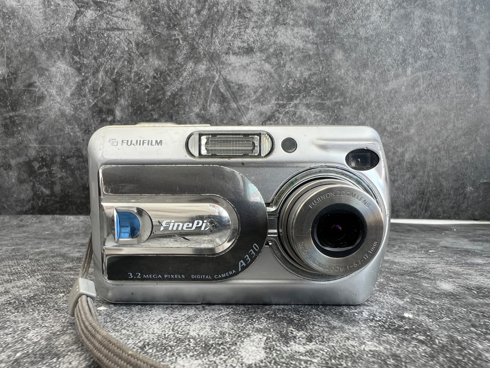 Fujifilm Digital Camera FinePix A330 3.2MP Silver Retro 2000s digicam
