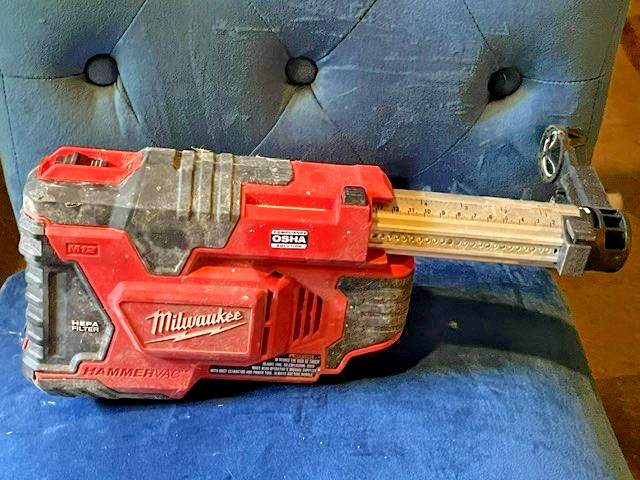 M12 12-Volt Lithium-Ion Cordless HAMMERVAC Universal Dust Extractor