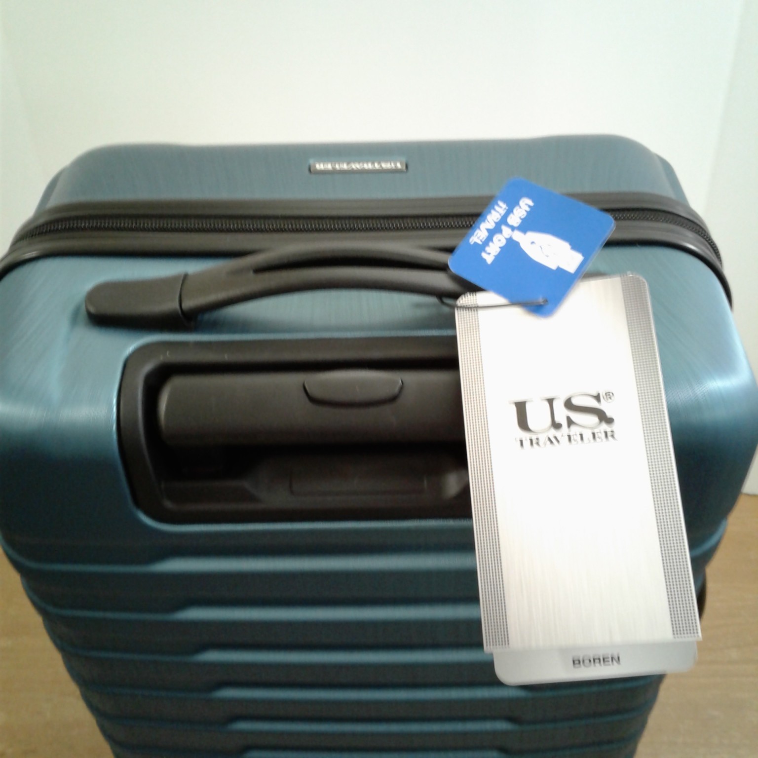 US Traveler Boren Hardside Carryon 22" with Charging USB-Hub - Model US09181E22
