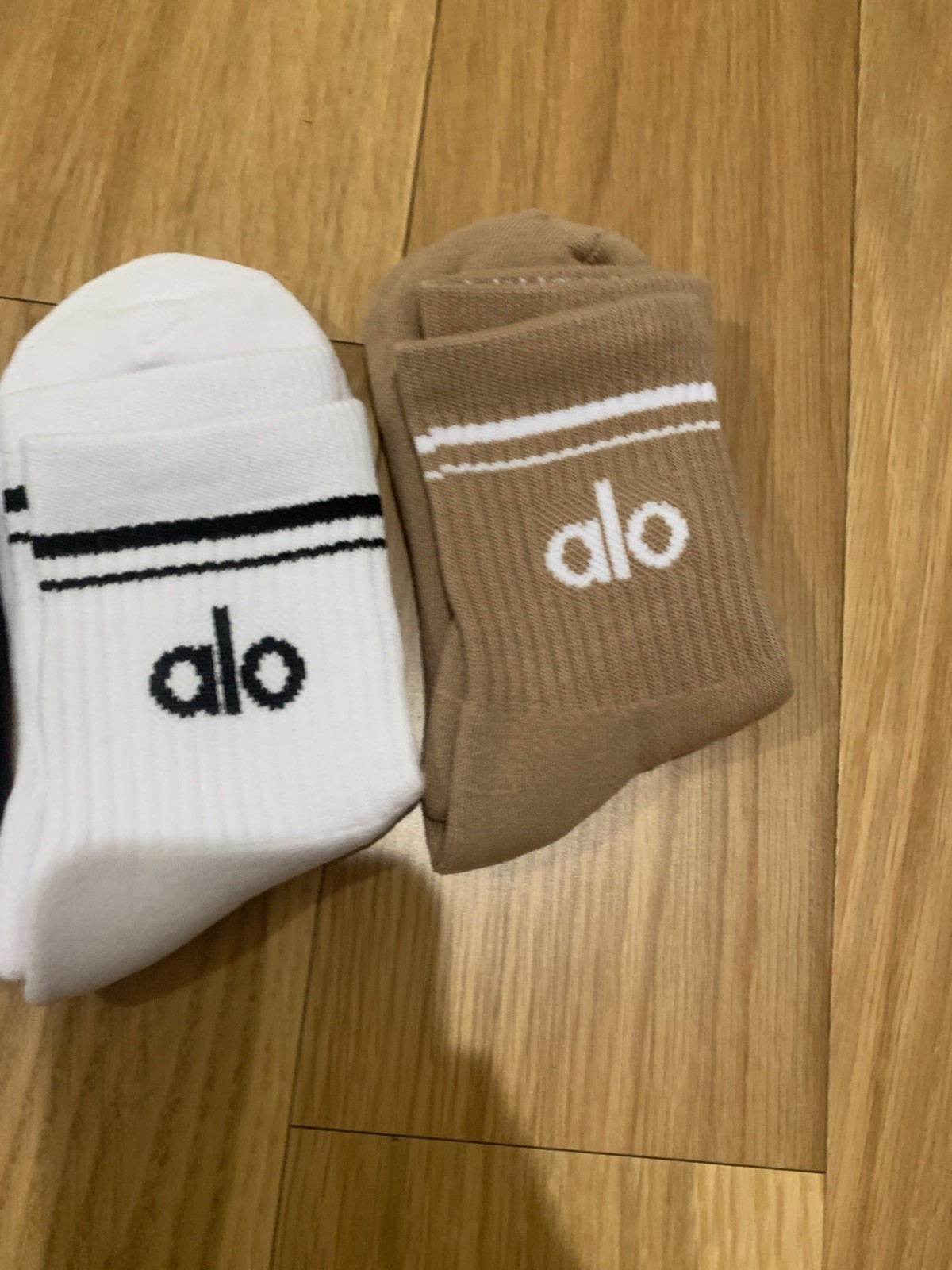 Alo Unisex Half-Crew Throwback Socks 3 Pack White tan Black