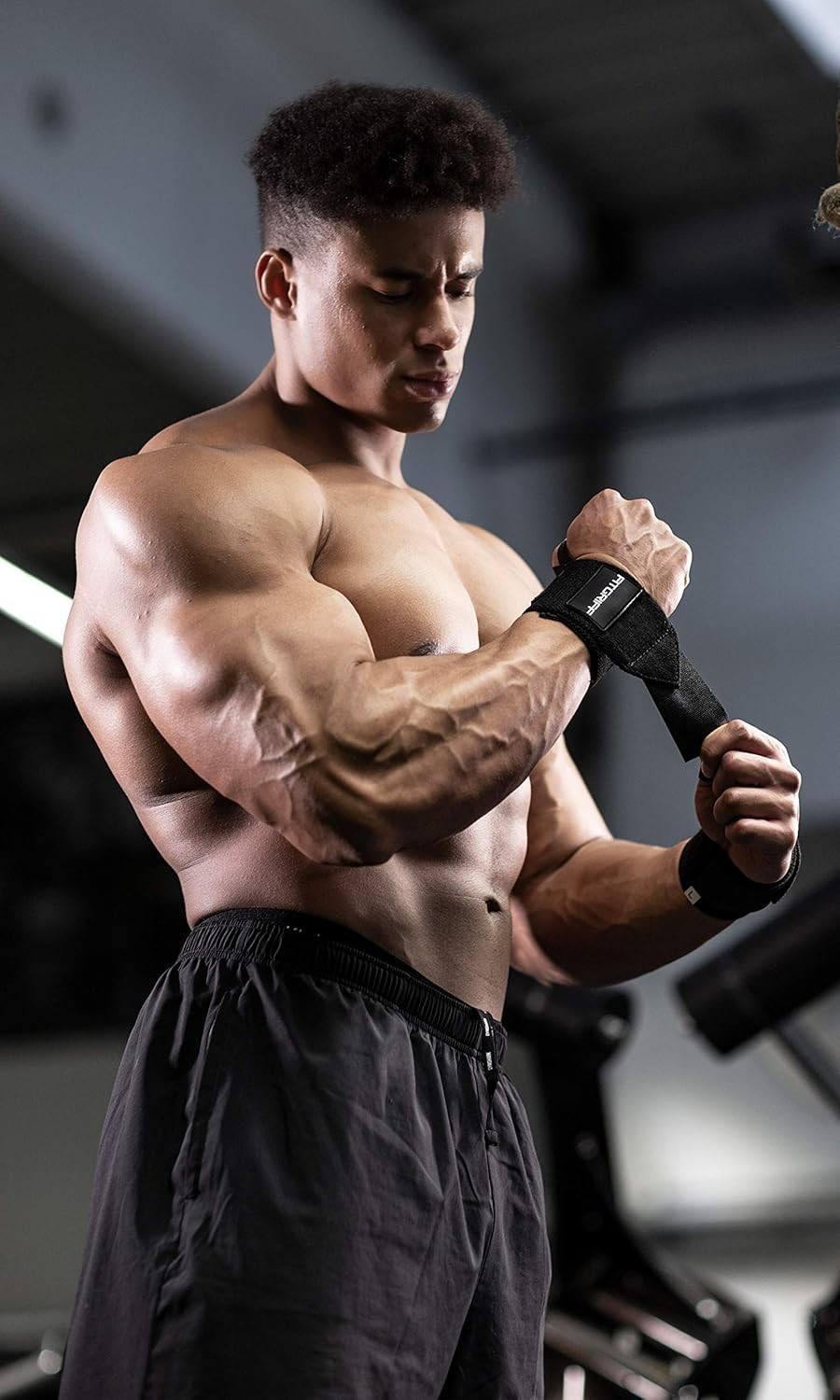 Ergonomic 18" Wrist Wraps for Weightlifting - Enhance Your Training Experience