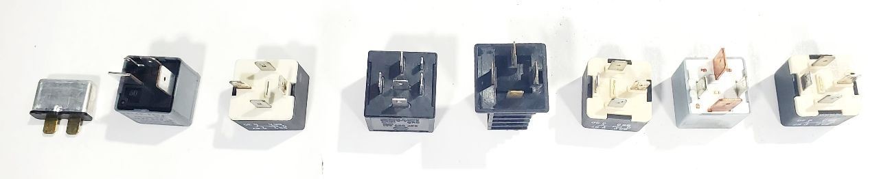Control Module A Lot Of Fuse Relays OEM 2001 2002 2003 Volkswagen Eurovan