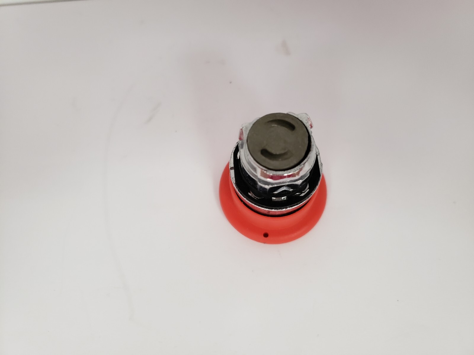 TELEMECANIQUE ZB4 BT4 PUSHBUTTON RED PUSH/PULL (088864) NIB