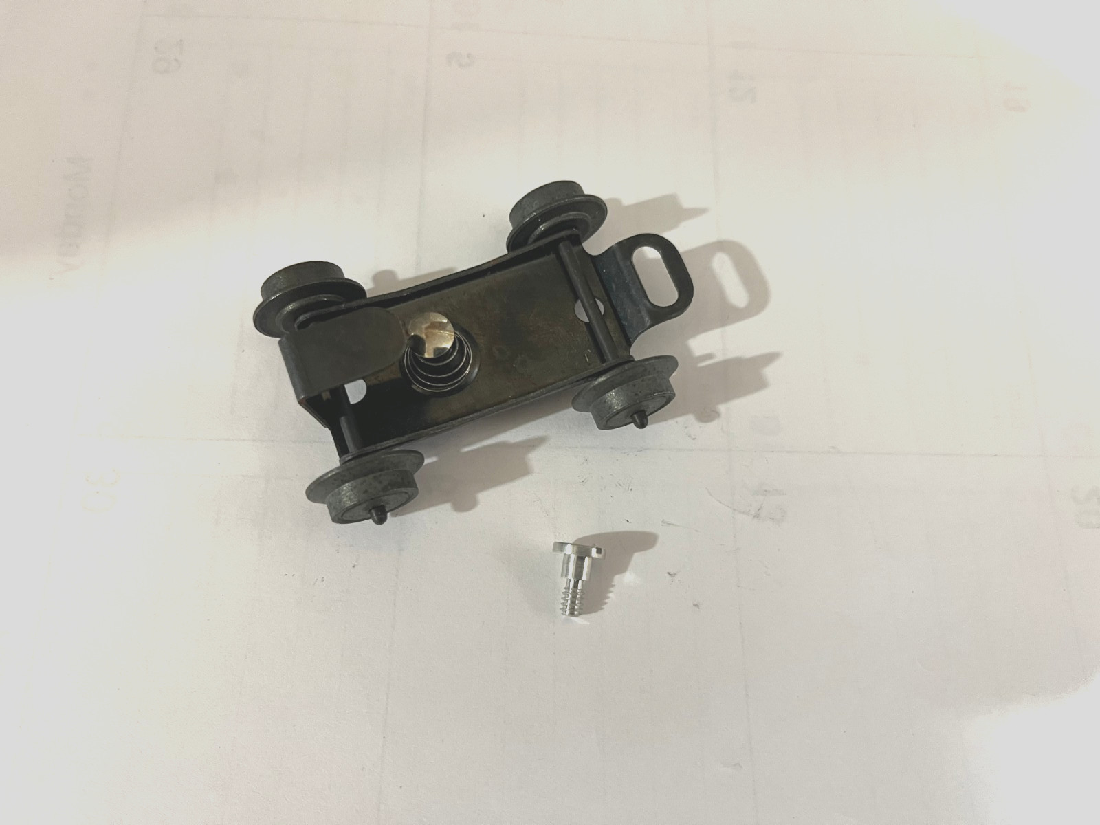 LIONEL PARTS ,  2046-22 ,4 WHEEL PILOT TRUCK , 746 665 646 2046 2056 2055 2065