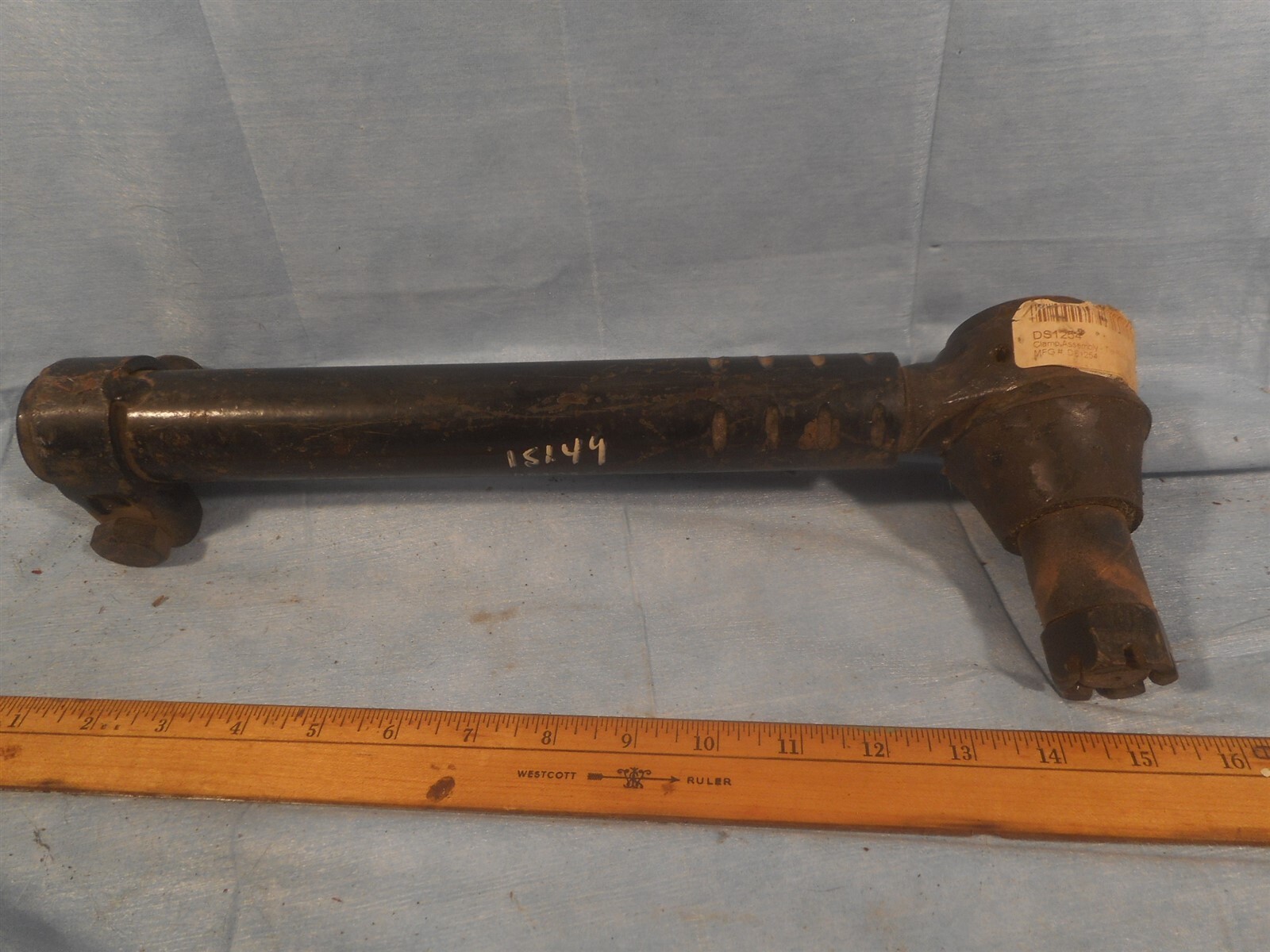 NOS DS1254 Tie Rod End/Drag Center Link Clamp Assembly Front, New