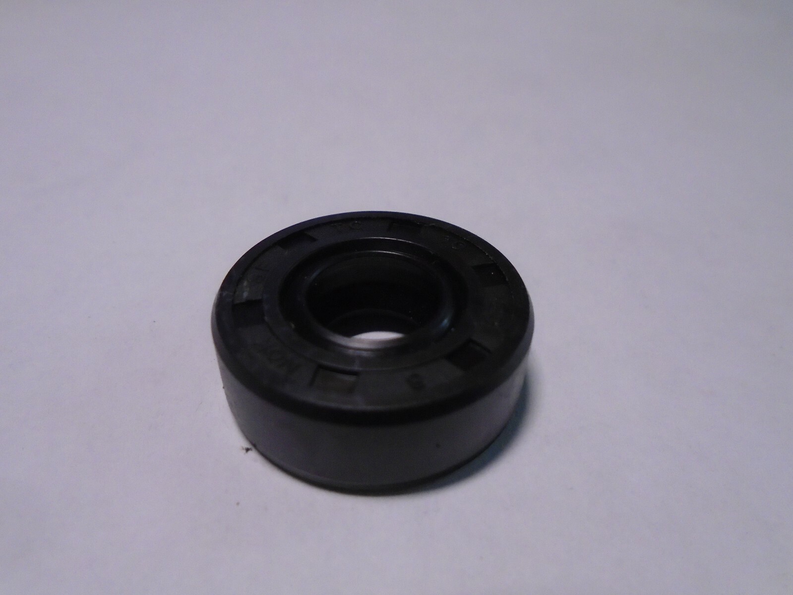 TC 10X23X8 DOUBLE LIPS METRIC OIL / DUST SEAL 10mm X 23mm X 8 mm WITH SPRING
