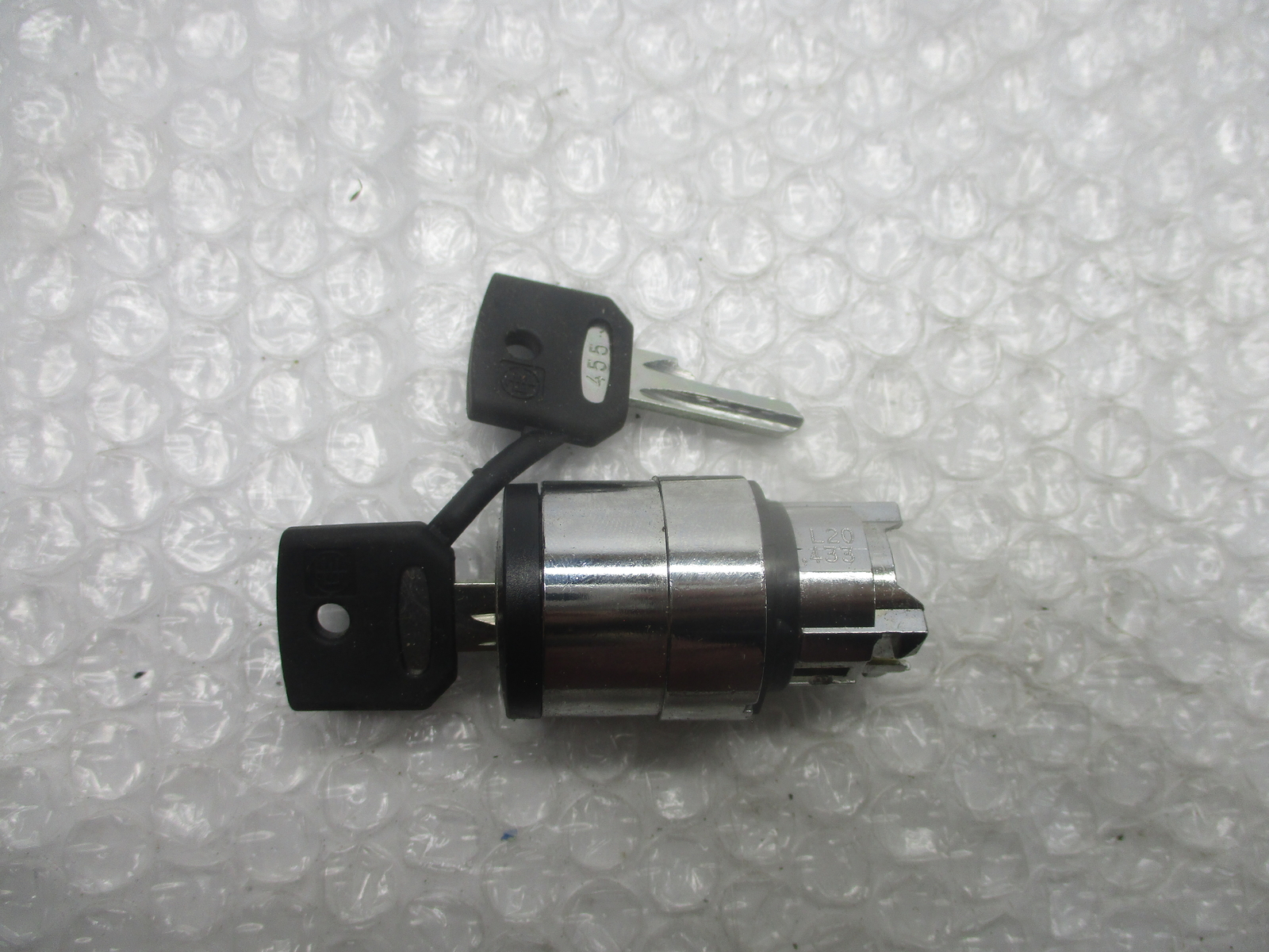 INDUSTRIAL SPARE L20-433 SELECTOR SWITCH W/KEYS NSNP