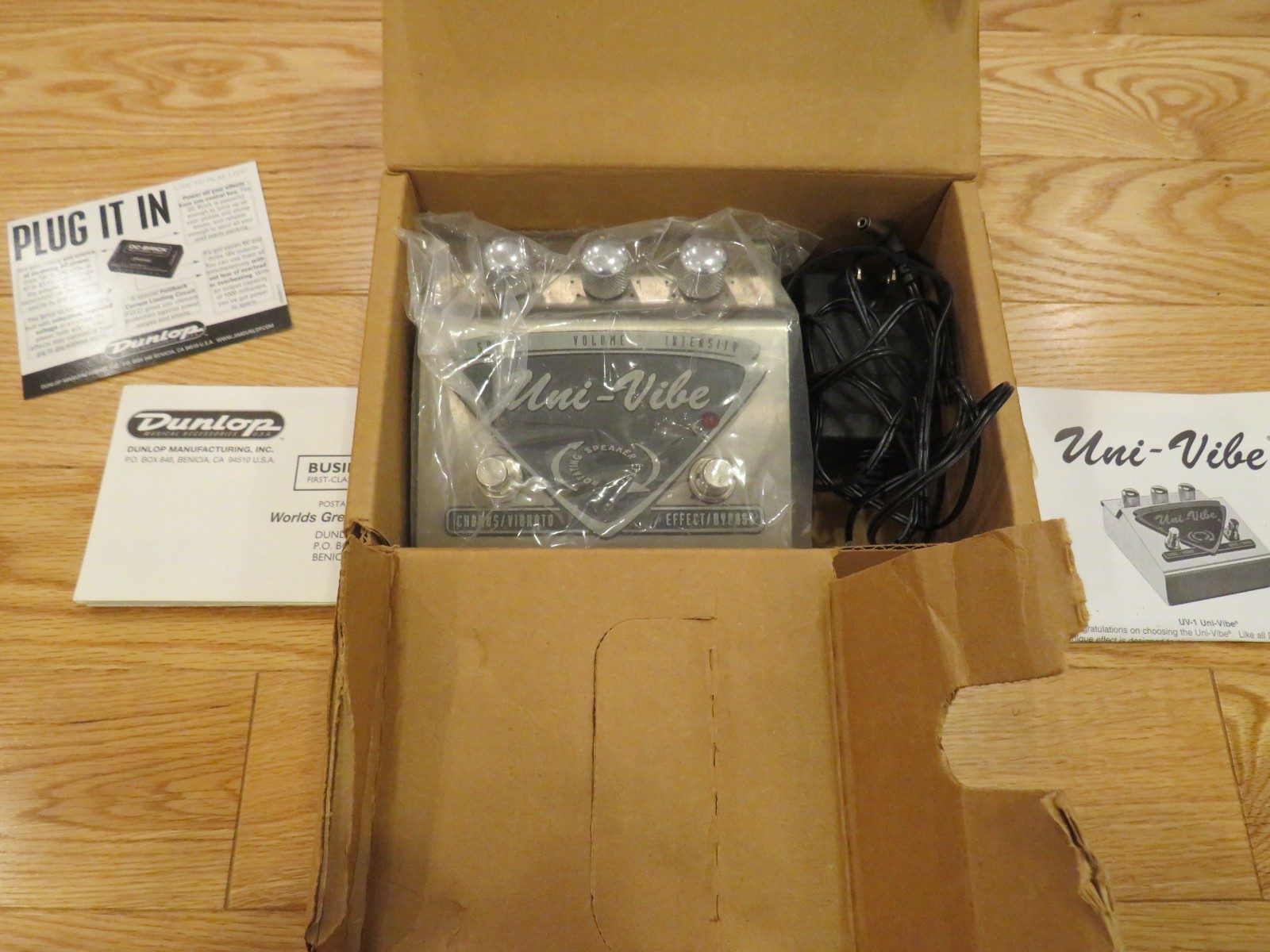 Jim Dunlop UV-1 Uni-Vibe and UV-1FC Foot Controller, Opened Box