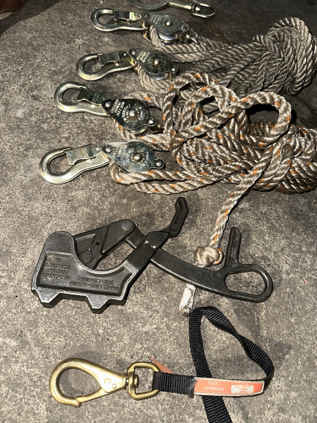 Klein Tools (16477) Wide Range Distribution Grip
