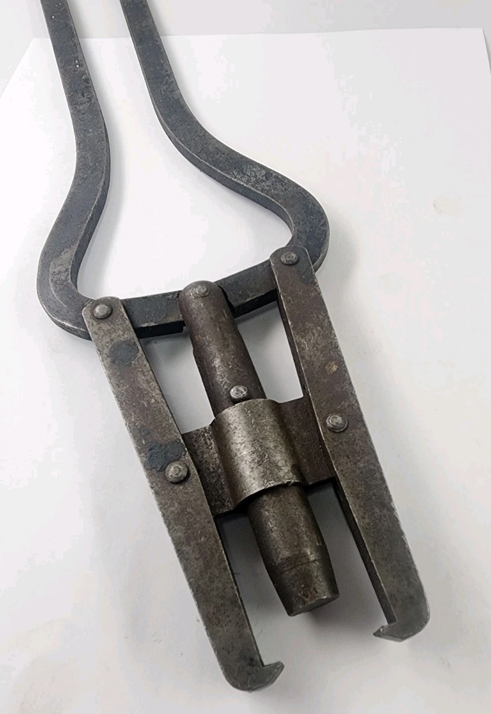 (2) Vintage Medium Size 2-Jaw Gear Pullers - Plomb 4061 4022 & Unknown