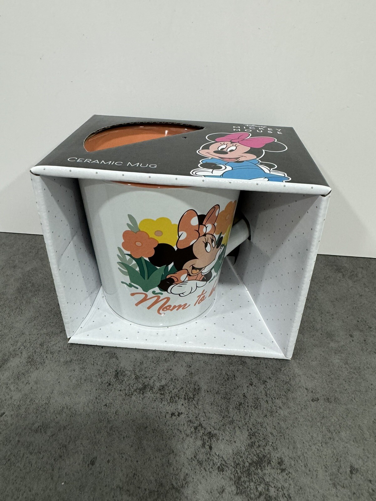 Minnie Mouse "Mom to be" Ceramic Mug New In Box