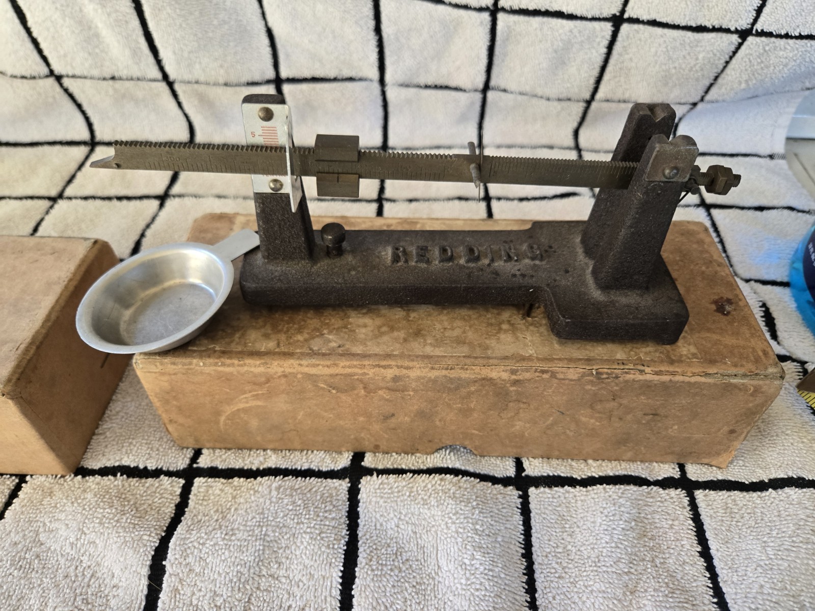 VINTAGE REDDING POWDER AND BULLET SCALE WITH ORIGINAL BOX